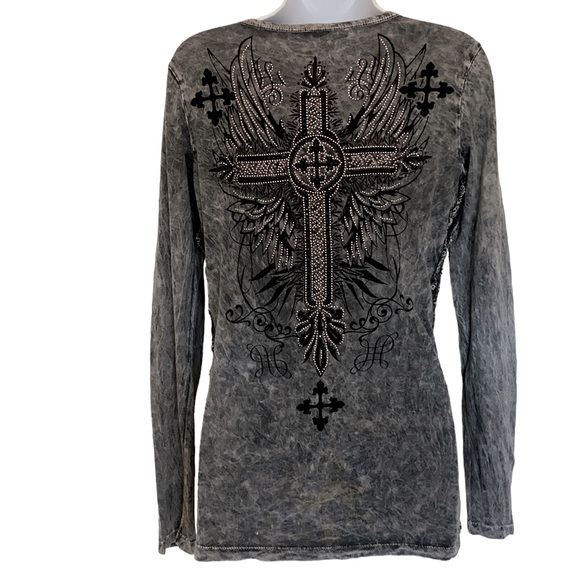 Beautiful š„DEAL cross/wing embellished top , black and gray , size L - Picture 3 of 7